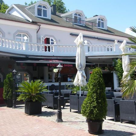 Y Hostel Balatonlelle Luaran gambar
