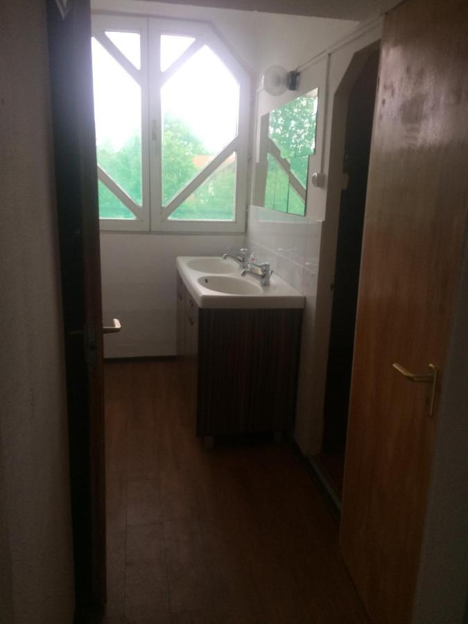 Y Hostel Balatonlelle Luaran gambar