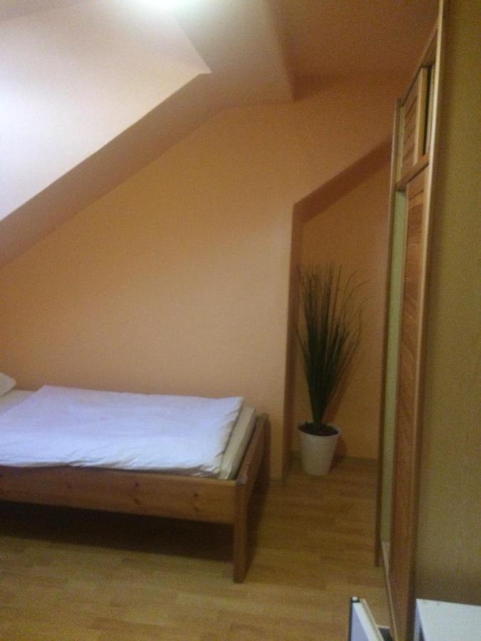 Y Hostel Balatonlelle Luaran gambar