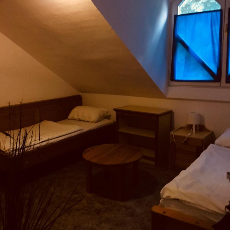 Y Hostel Balatonlelle Luaran gambar