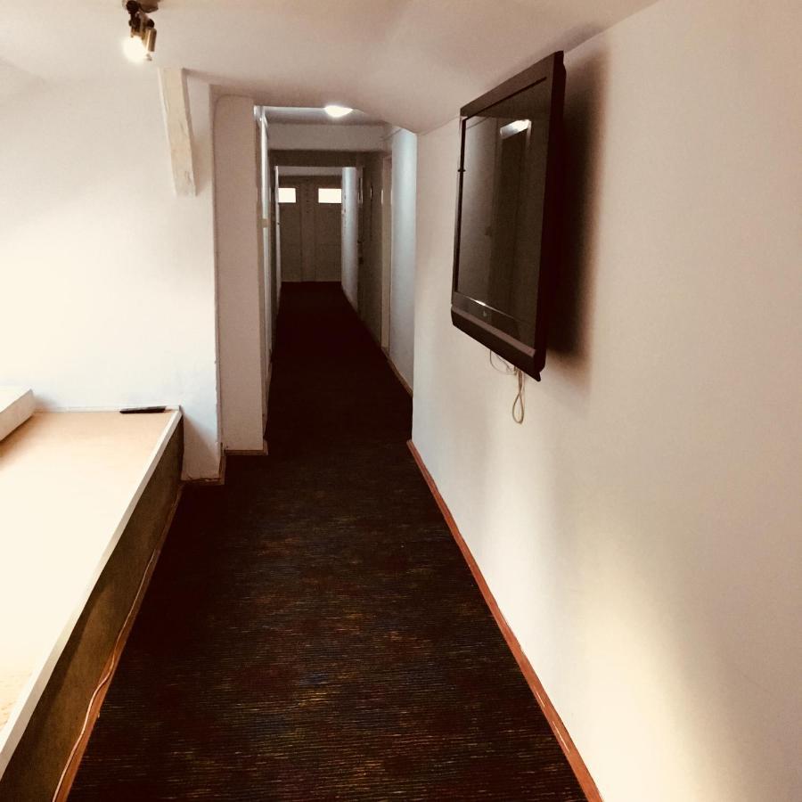 Y Hostel Balatonlelle Luaran gambar